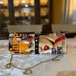90s Vintage Chic Magazine Clutch with Chain Strap